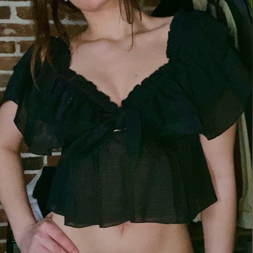 Zara Black Ruffled Cropped Blouse Size Large